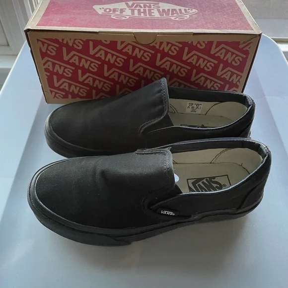Vans Classic Slip-On Black Canvas size 6 Women’s / 4.5 Boys - Picture 2 of 6
